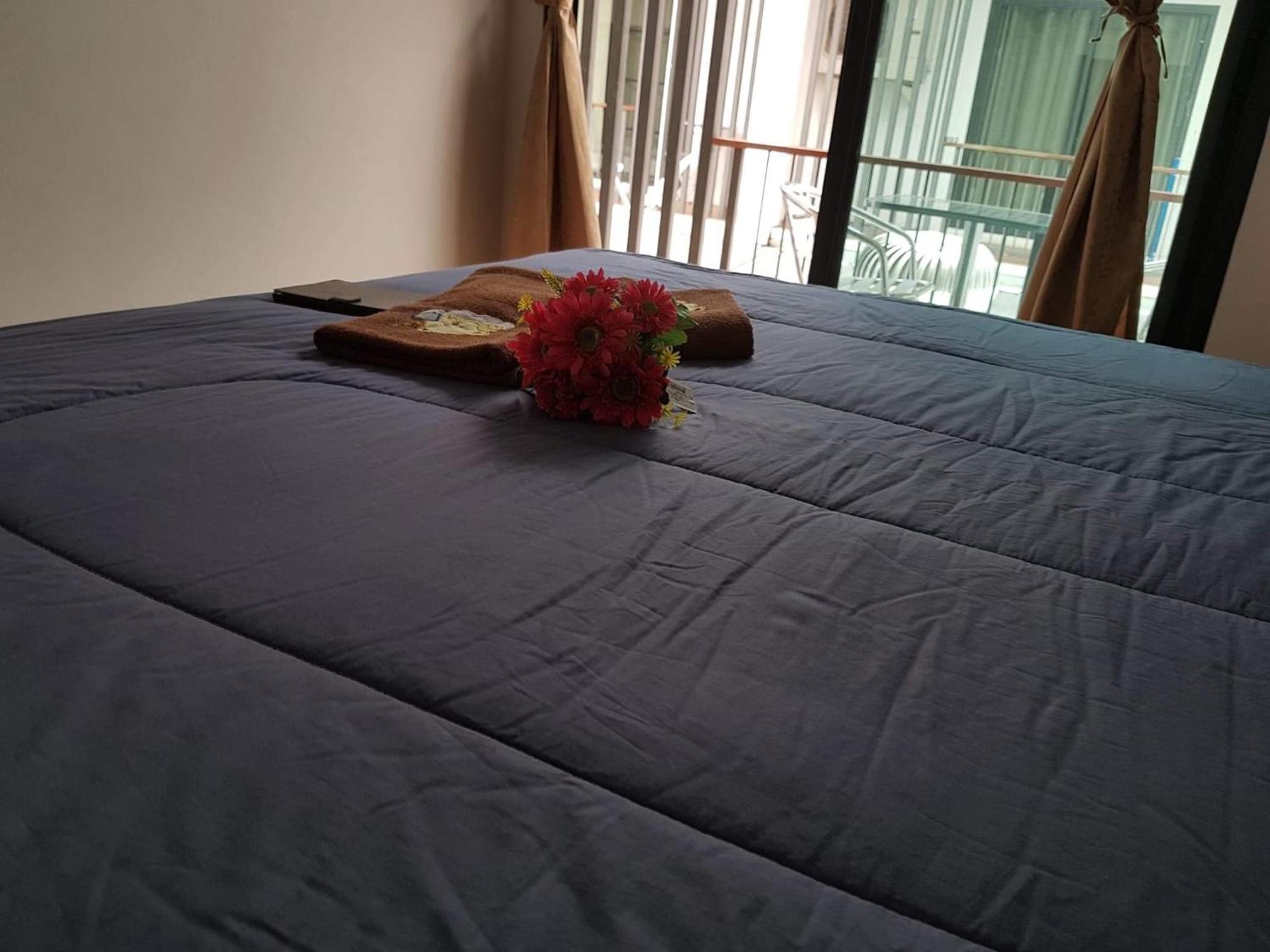 Amaretto Hostel Сураттхани Экстерьер фото