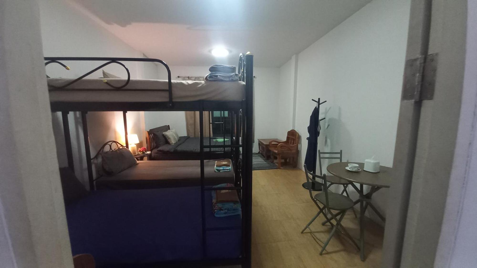 Amaretto Hostel Сураттхани Экстерьер фото