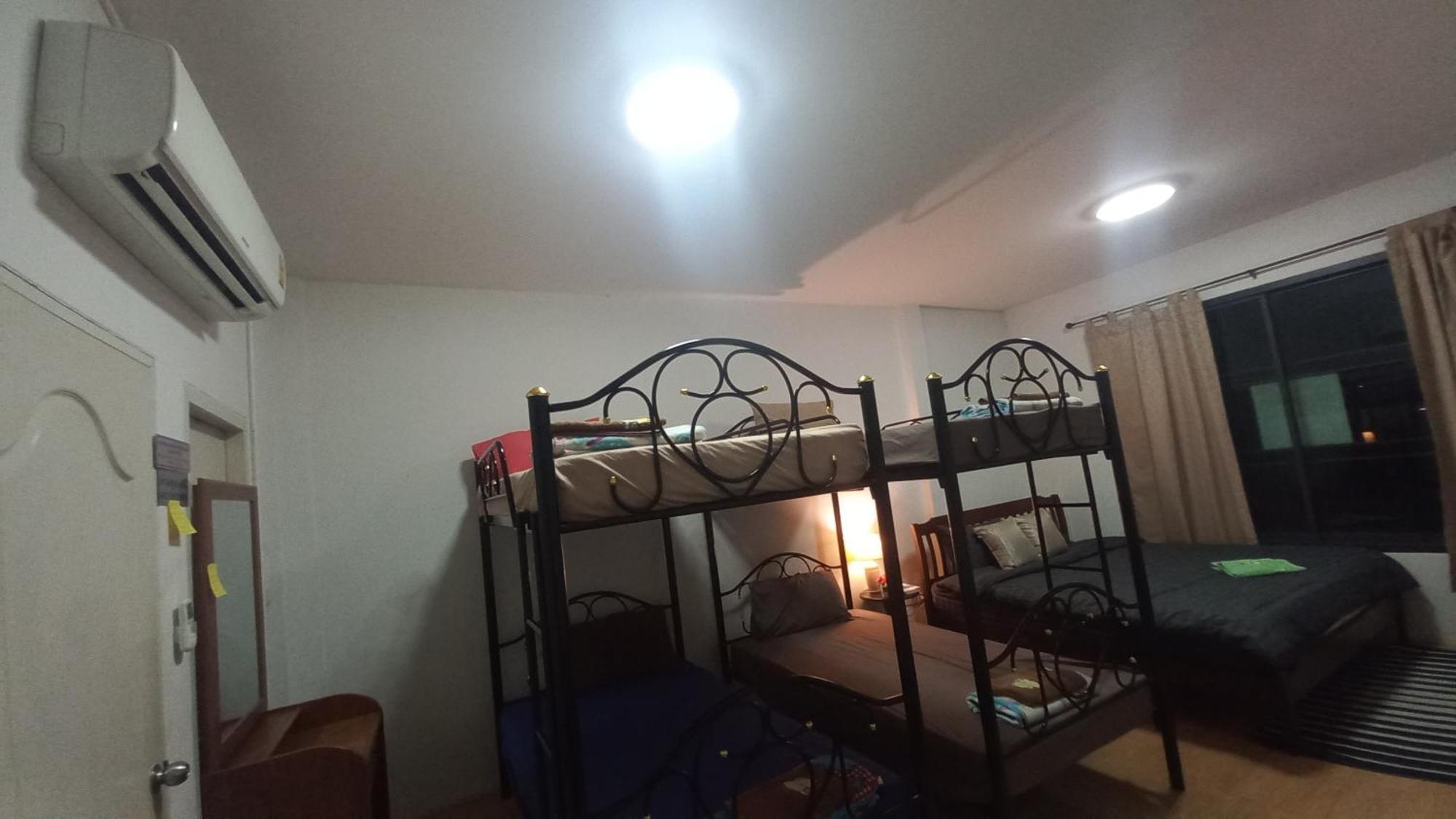 Amaretto Hostel Сураттхани Экстерьер фото