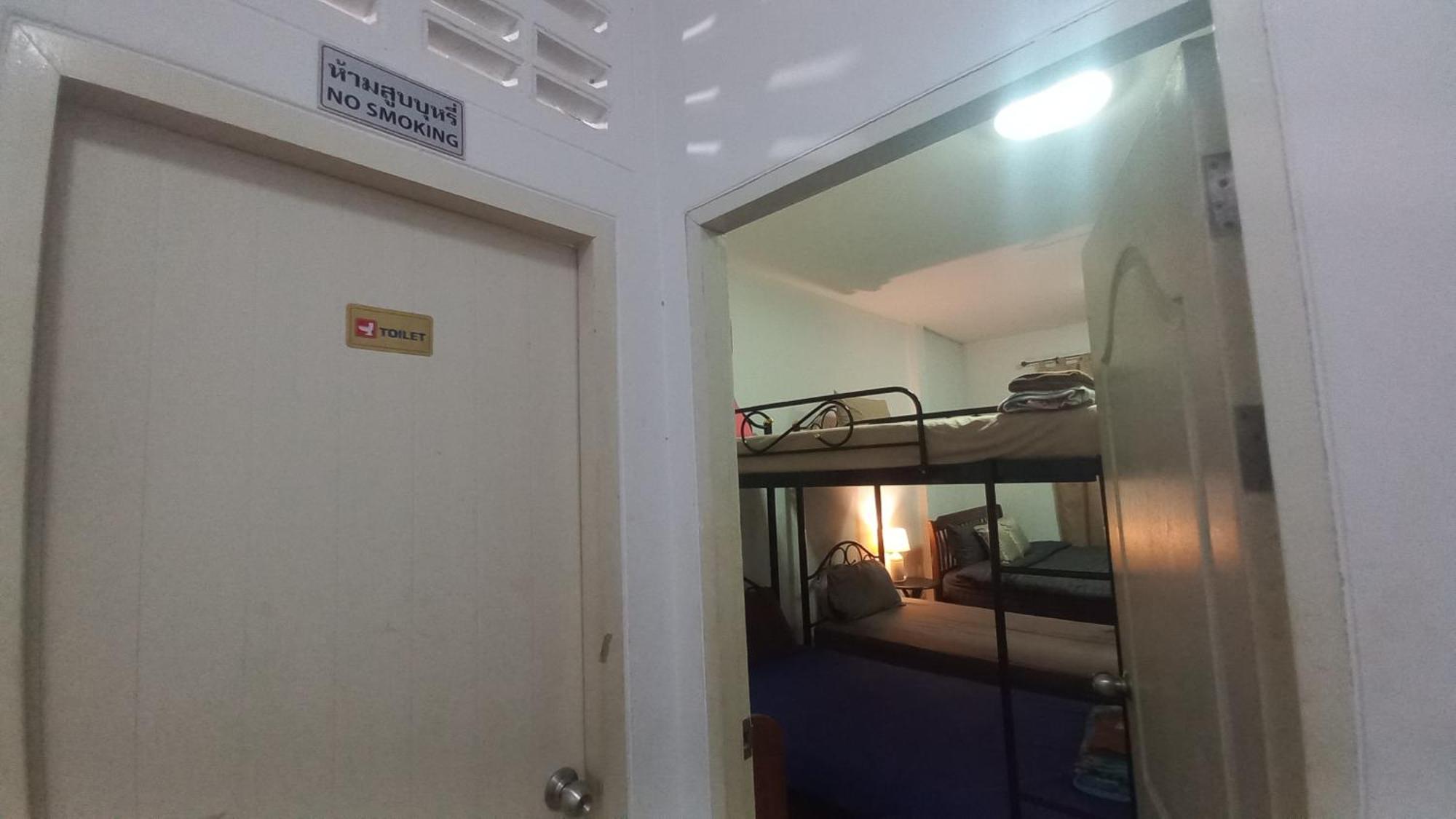 Amaretto Hostel Сураттхани Экстерьер фото