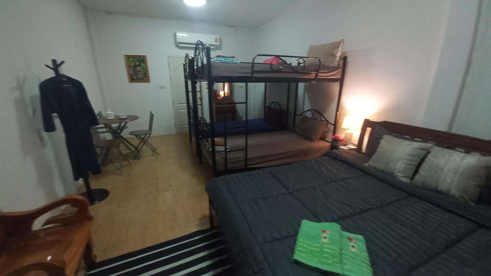 Amaretto Hostel Сураттхани Экстерьер фото
