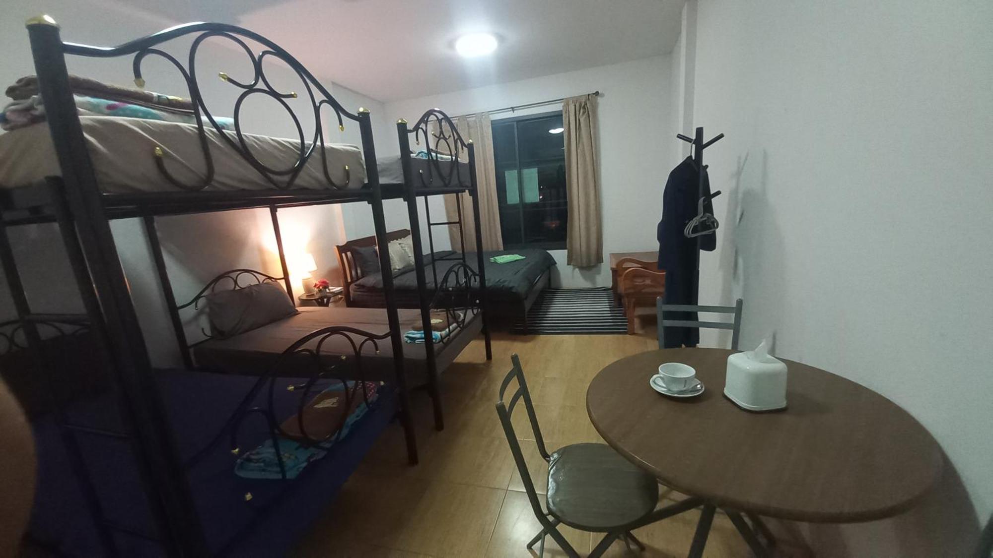 Amaretto Hostel Сураттхани Экстерьер фото