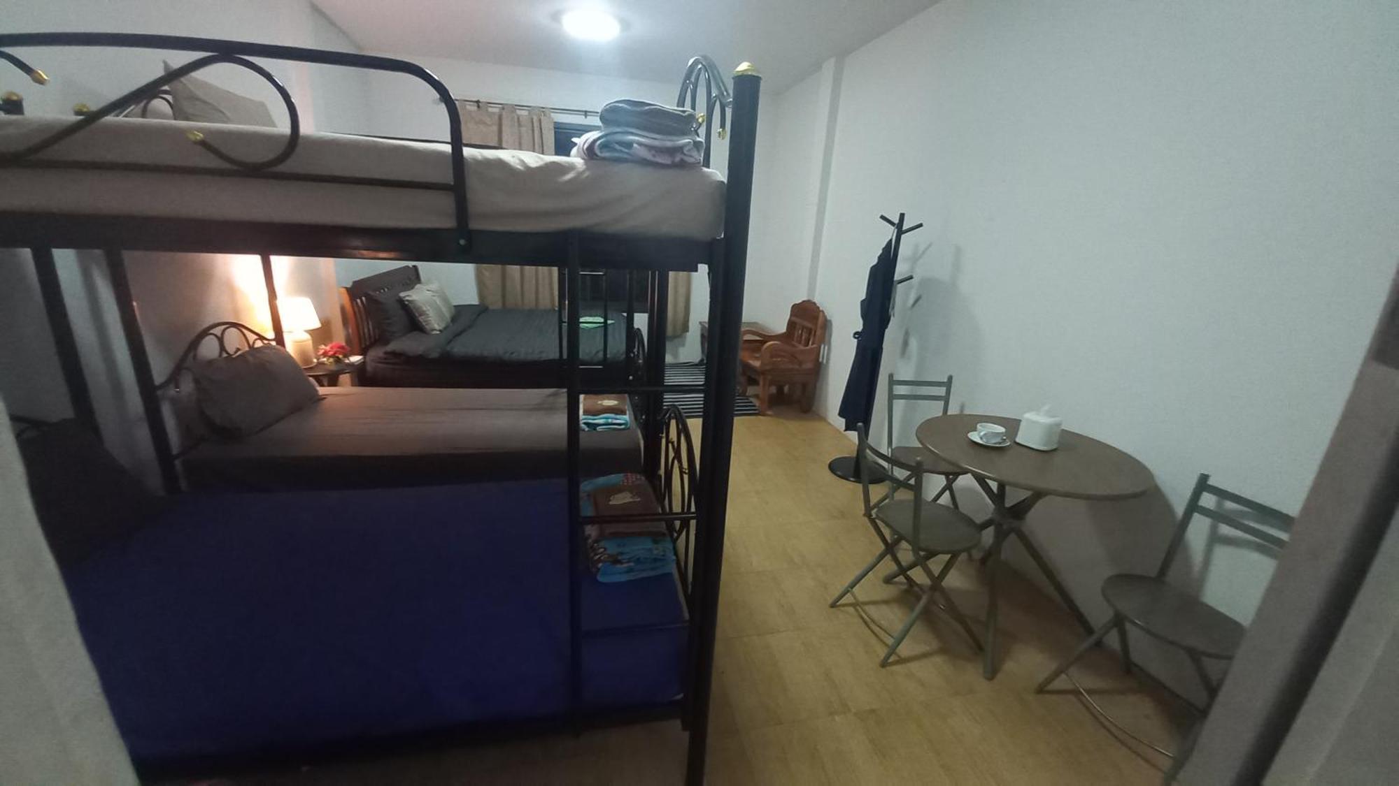 Amaretto Hostel Сураттхани Экстерьер фото