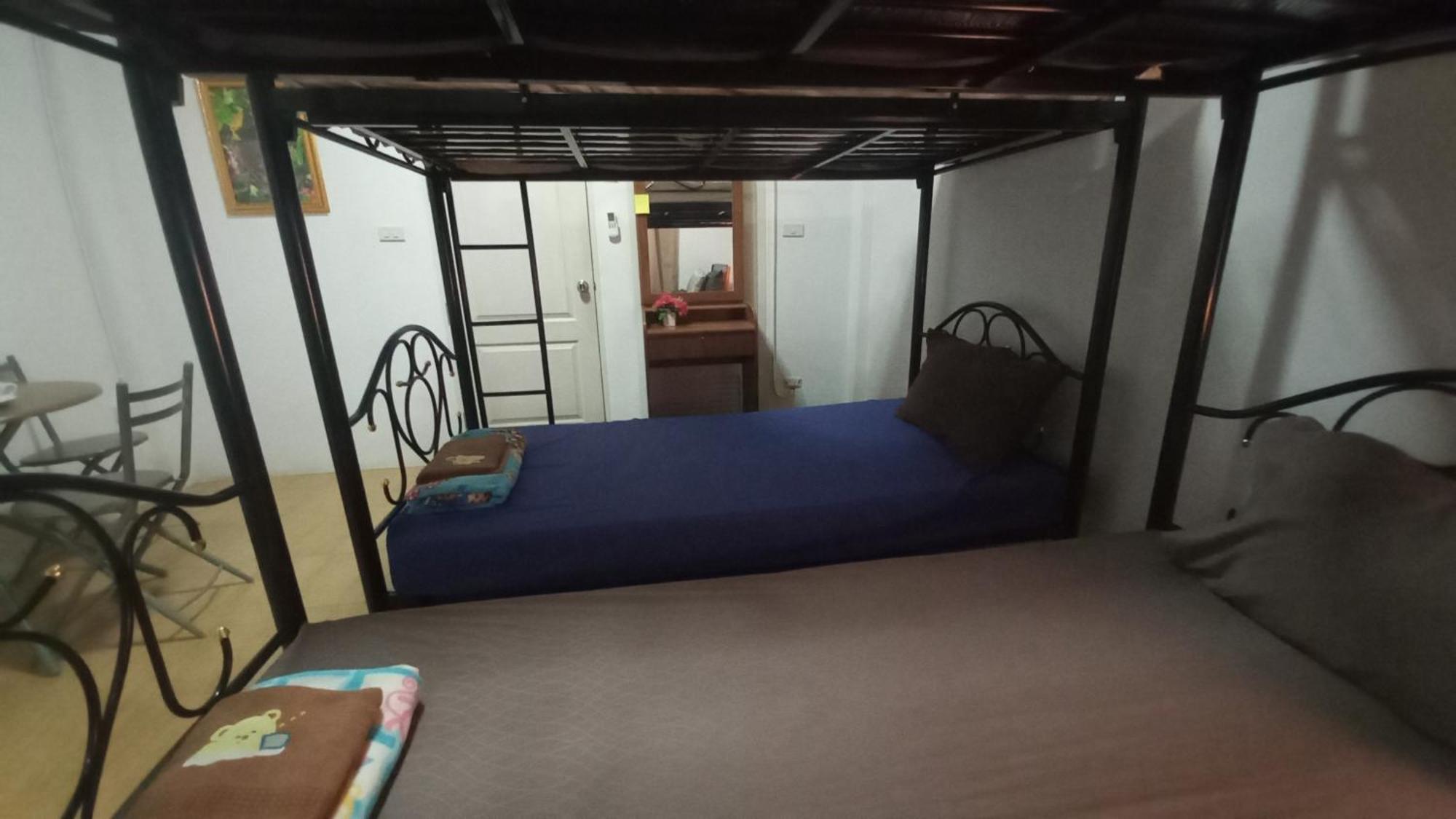 Amaretto Hostel Сураттхани Экстерьер фото