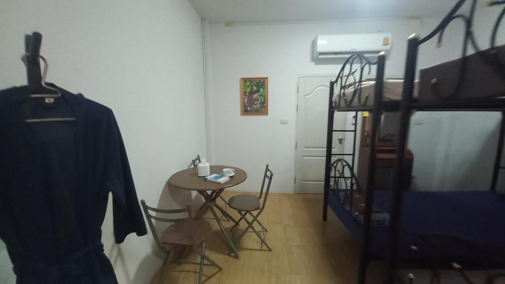 Amaretto Hostel Сураттхани Экстерьер фото